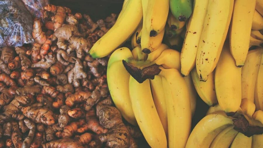 Castries: Guided City Architecture and Castries Market Tour - Creole snacks and lunch: eat where you are, not after you race around
