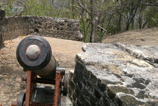Hike the Fort Experience- Amazing Panoramic Views (Pigeon Island) - The hike to Fort Rodney: what to expect under your feet
