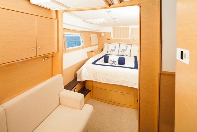 Luxury Seafood Cruise St. Lucia From Castries - Drinks on a boat: how the fully stocked bar changes the experience