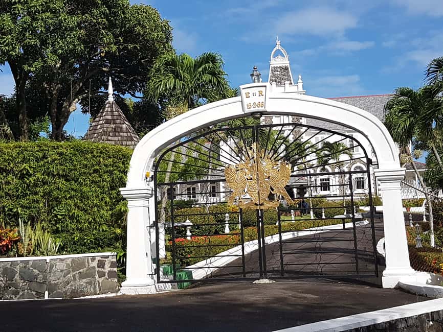 Saint Lucia: Private Island Tour with Customizable Itinerary - Botanical Gardens, waterfalls, and breaks from the car