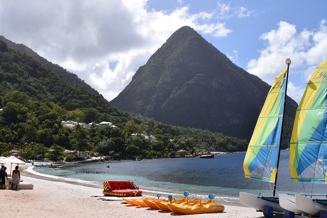 St. Lucia Private Airport & Hotel Transfers - From airport arrival to your car: the part that sets the tone