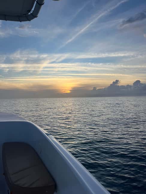 St. Lucia: Sunset Cruise, best way to end a day in paradise - Drinks and snacks: the small comfort that makes the evening feel special